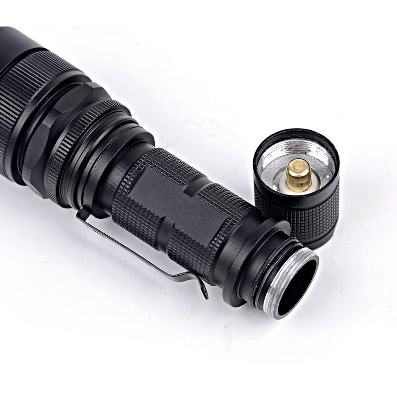 XANES 1101 L2 900LM 5Modes Zoomable USB Rechargeable LED Flashlight 18650
