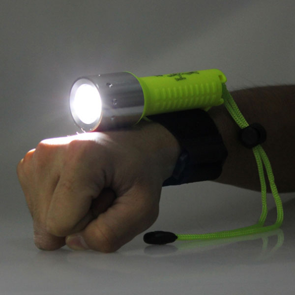 Elfeland  T6 1600LM 3 Modes Waterproof LED Flashlight