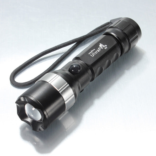 Ultrafire   T6 1800Lm 12W Rechargeable Zoomable LED Flashlightt